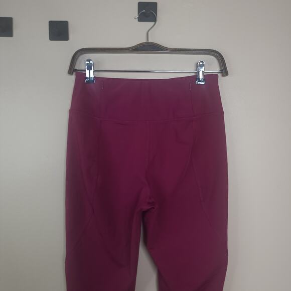 Asics 7/8 High Rise Fashion Cropped Tight in Berry Size M - Picture 6 of 11